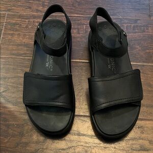 Vionic Black Recovery Sandals